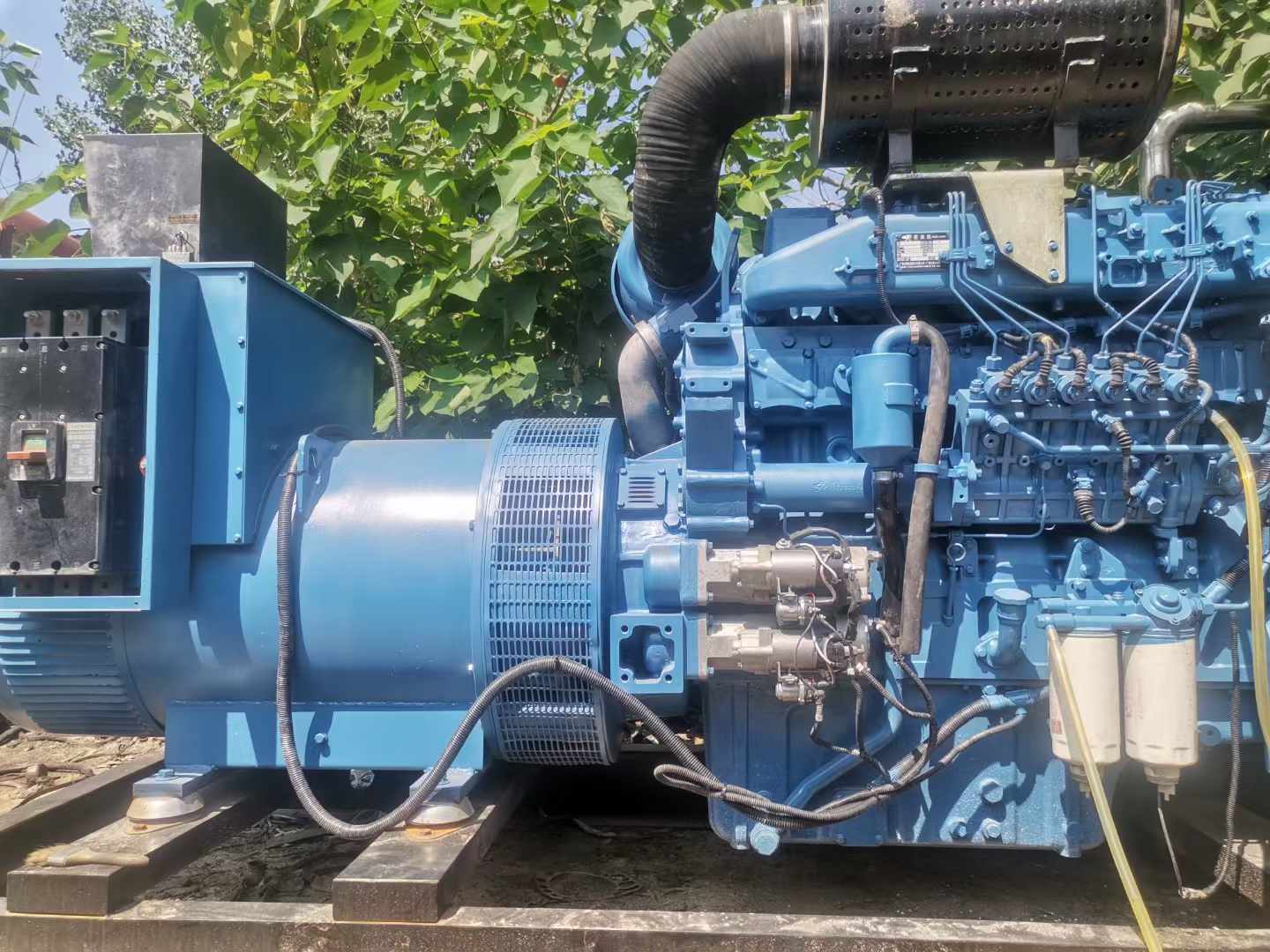 华宁详细说明降低 800kW 柴油发电机输出电流波动的方法